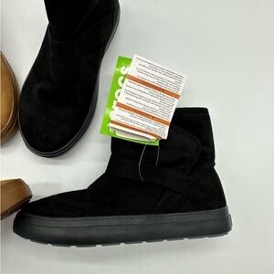 𝅺WOMEN’S CROC Synthetic Suede Lodgepoint Booties Size 5.
